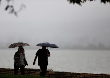 Walk by the lake Pamvotis in Ioannina, Greece on September 26, 2015. / Περίπατος στην λίμνη Παμβώτιδα στα Ιωάννινα, 26 Σεπτεμβρίου 2015.