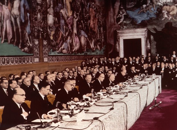 25 March 1957: Signing of the Treaty of Rome
from left to right: Paul-Henri Spaak, Belgian Minister for Foreign Affairs; Jean-Charles Snoy et d'Oppuers, Head of the Belgian delegation at the Intergovernmental Conference; Christian Pineau, French Minister for Foreign Affairs; Maurice Faure, French Secretary of State for Foreign Affairs; Konrad Adenauer, German Federal Chancellor; Walter Hallstein, Secretary of State at the German Federal Ministry for Foreign Affairs; Antonio Segni, Italian Prime Minister; Gaetano Martino, Italian Minister for Foreign Affairs; Joseph Bech, President of the Government of Luxembourg and Minister for Foreign Affairs, Foreign Trade and Wine Growing; Joseph Luns, Dutch Minister for Foreign Affairs; Johannes Linthorst Homan, head of the Dutch delegation at the Intergovernmental Conference