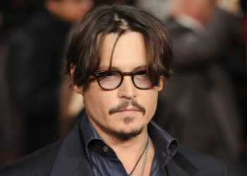 LONDON, UNITED KINGDOM - NOVEMBER 03: Johnny Depp attends The UK Premiere of 'The Rum Diary' at  on November 3, 2011 in London, England. (Photo by Stuart Wilson/Getty Images)